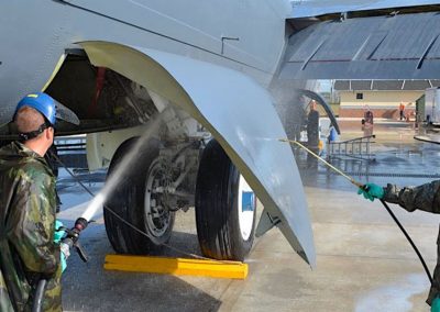 Total Aircraft Washing System spraying off jet