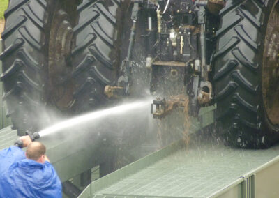 Vehicle wash system washing a commercial tire