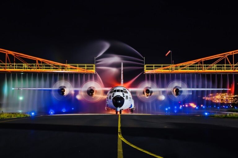 CWRS spray arms Washing a large aircraft at night