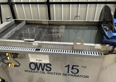 Ows15 Top Open View of filters and oil skimmer in use