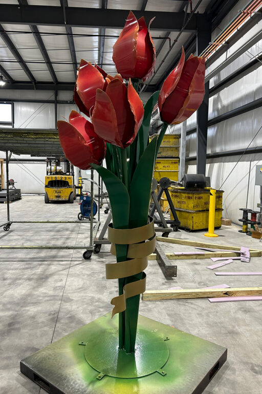 Riveer Powdercoating Rose Bouquet Sculpture Riveer Powdercoating Rose Bouquet Sculpture